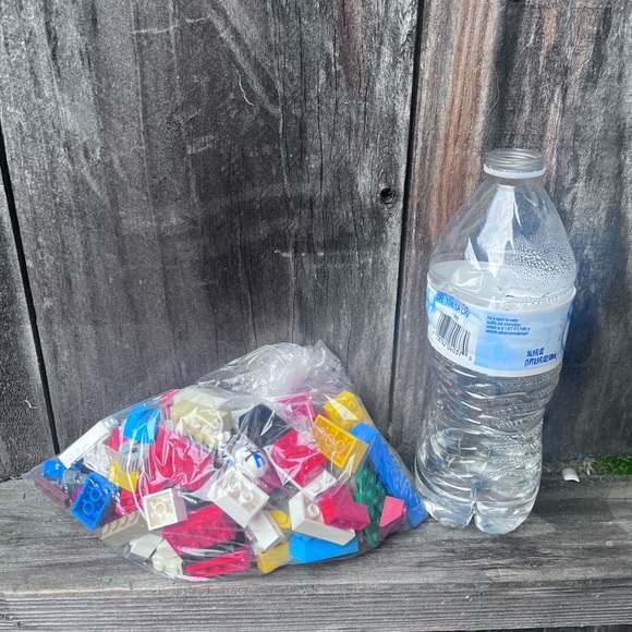 Grab bag Lego pieces. Mixed pieces contains at least one man. As is. - Picture 4 of 5